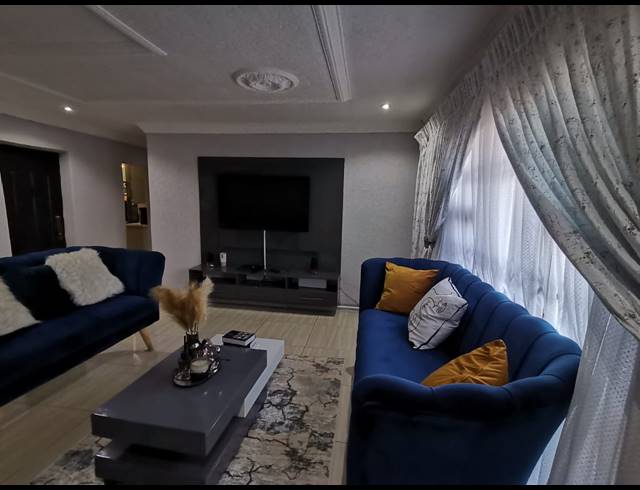 3 BEDROOM HOUSE FOR SALE IN EVATON WEST
